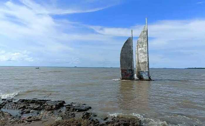 Pantai Layar Putih