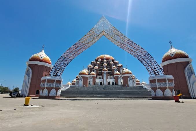 Masjid 99 Kubah CPI Makassar