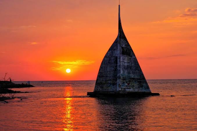 Pantai Layar Putih